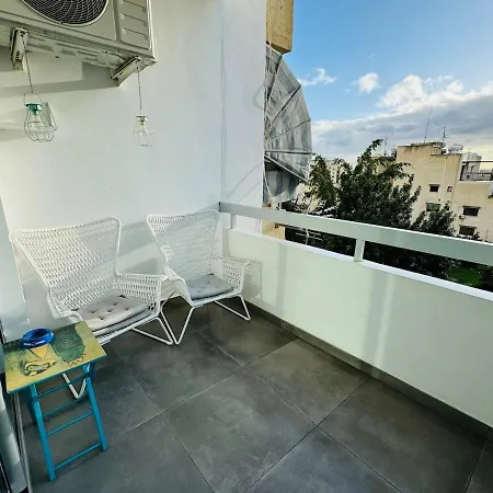 White 1-bdr Agyos Tychonas *