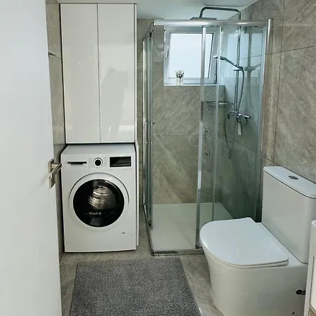 White 1-bdr Agyos Tychonas Apartamento