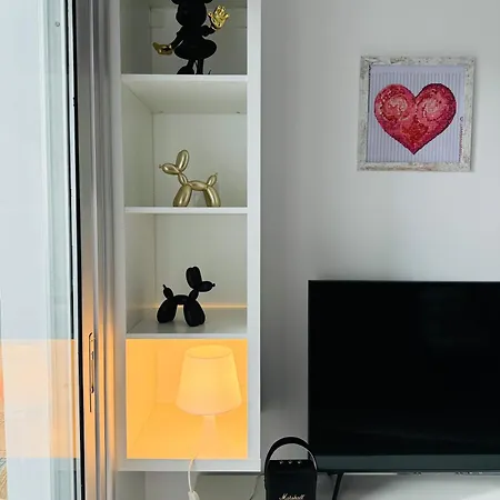 White 1-bdr Agyos Tychonas *