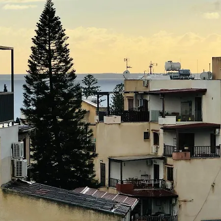 White 1-bdr Agyos Tychonas *