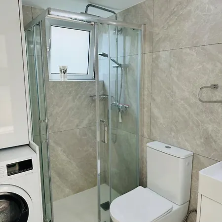 White 1-bdr Agyos Tychonas