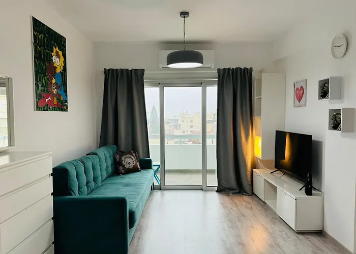 White 1-bdr Agyos Tychonas Limassol