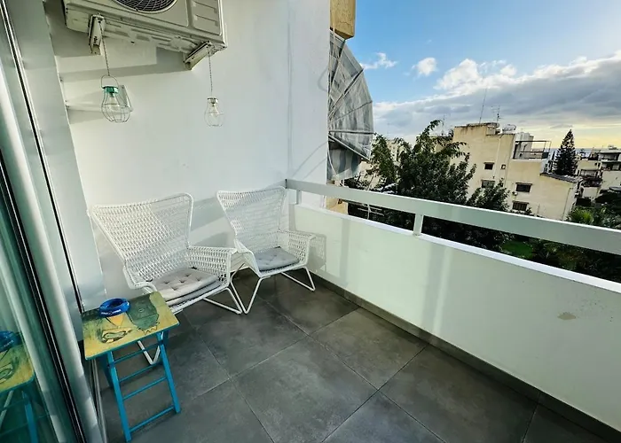 White 1-bdr Agyos Tychonas *