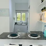 White 1-bdr Agyos Tychonas Lejlighed Limassol